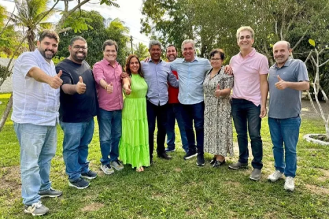 Política: Governador promete empenho para eleger Zé Neto em Feira