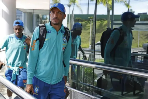 Esporte: “Seleção” Seleção desembarca em Salvador para jogo contra o Uruguai