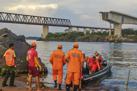 Brasil: “Mortes” Mais um corpo é resgatado após queda de ponte; mortes chegam a 10
