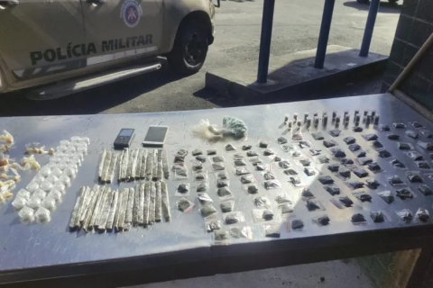 Polícia: “Preso” PM apreende drogas e prende um homem suspeito