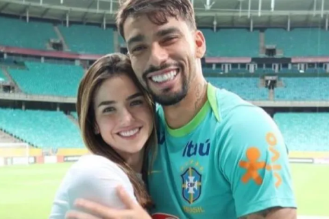Bahia: “Esposa de Paquetá”  Em Salvador, esposa de Paquetá revela que tirou joias para passear na cidade: “Medo arrancarem minha orelha”