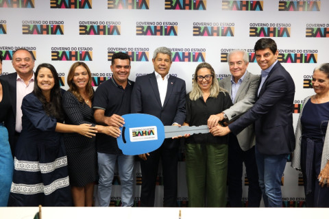 Política: Governo do Estado entrega ambulância e discute obras e investimentos para Mundo Novo