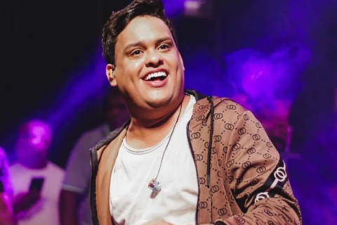 Famosos: Thiago Aquino anuncia demissão de funcionários durante show