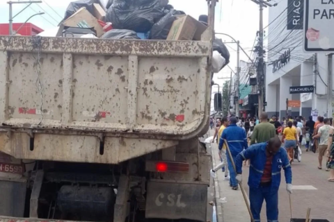 Feira de Santana: Limpeza no centro Prefeitura inicia operação emergencial de limpeza no centro da cidade