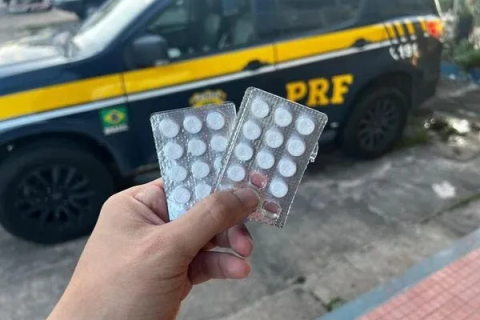 Polícia: “Feira de Santana” Motorista de caminhão é flagrado com comprimidos de rebite em Feira