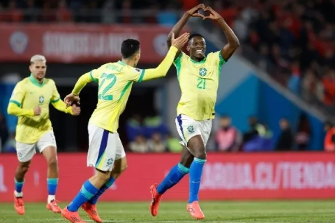 Esporte: “Seleção brasileira” Brasil vence o Chile de virada com gols de dupla do Botafogo