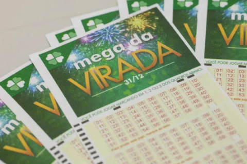 Brasil: “Mega da Virada”   A Mega da Virada teve prêmio recorde de R$ 635 milhões e será dividido por oito apostas