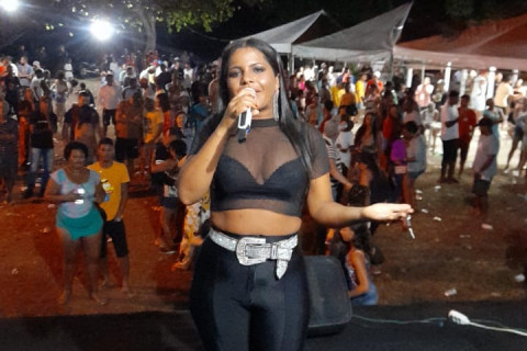 Cantora Bia Estrela
