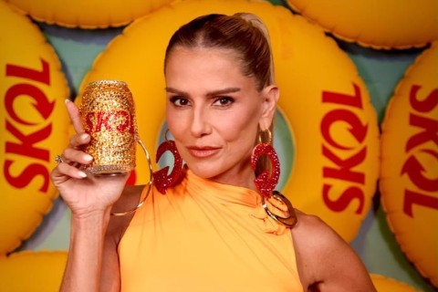 A convite de Skol, Deborah Secco vive experiências no Fortal e marca presença no Camarote Skol.