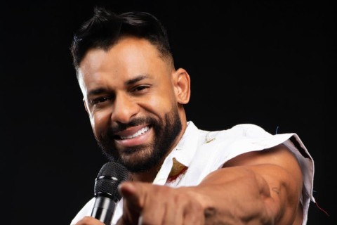 Cantor Júnior Luzz se apresenta no Mariposa Itaigara nesta quinta (15)